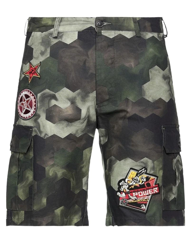 MOACONCEPT Shorts & Bermuda 1