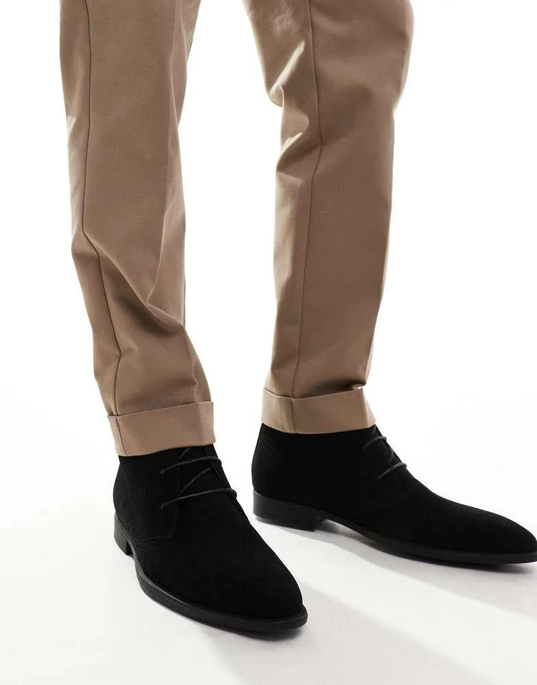 ASOS ASOS DESIGN lace up chukka boots in black 3