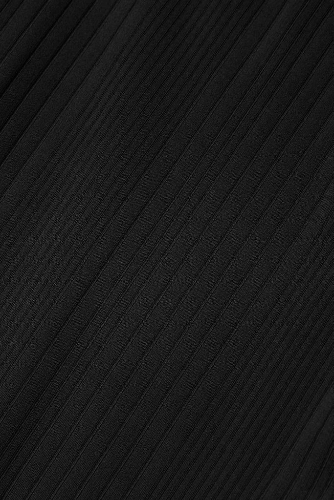 Alo Run It Back Bra - Black 2