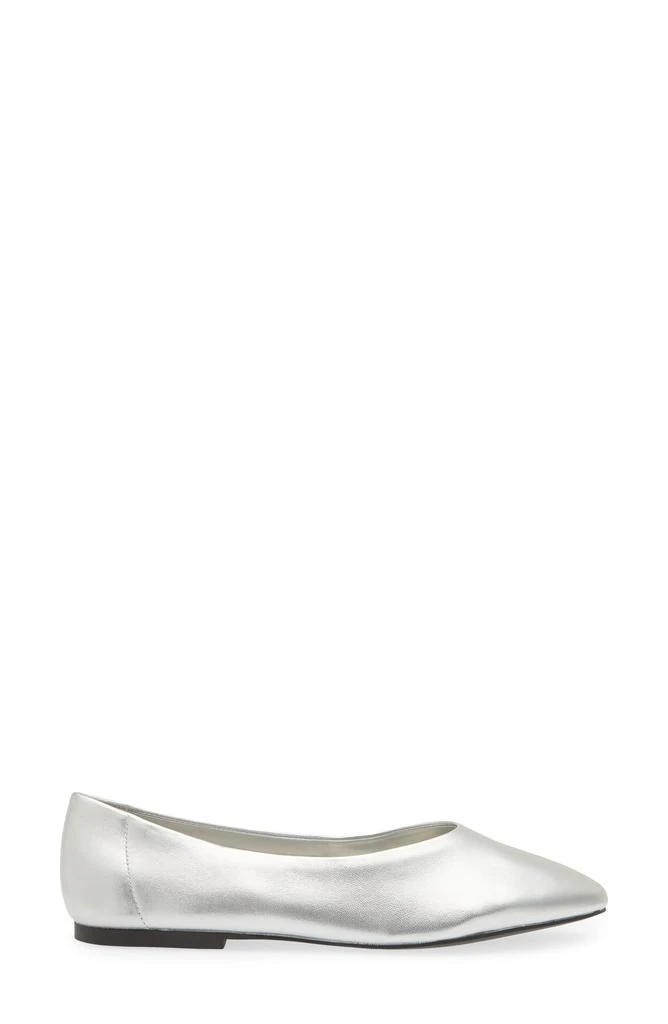 Open Edit Madyson Flat 3