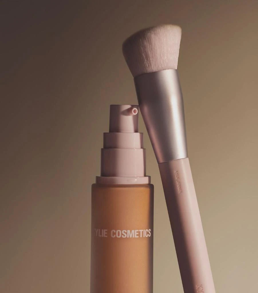 Kylie Cosmetics Power Plush Longwear Foundation 3