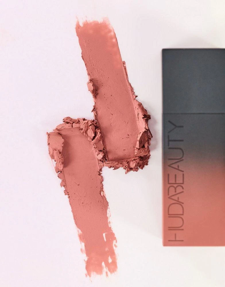 Huda Beauty Huda Beauty Power Bullet Matte Lipstick - Interview 3