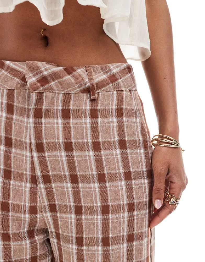 Daisy Street Daisy Street wide leg cargo trousers with detachable chain in monochrome check 3