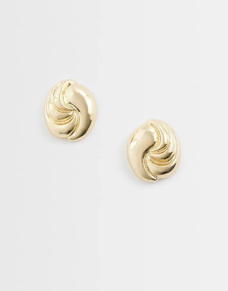 Mango Mango oversized stud earring in gold