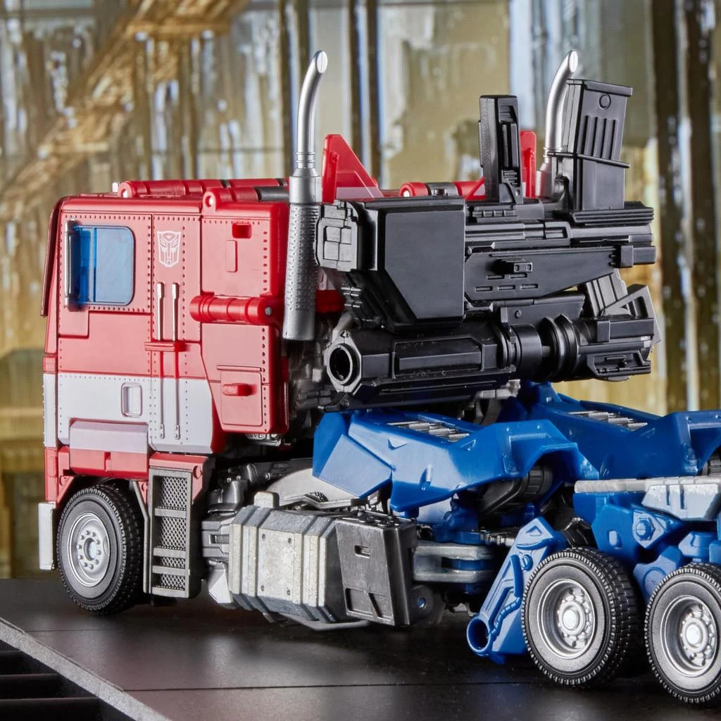 Transformers Transformers Movie Masterpiece Series MPM-12 Optimus Prime Collector Figure from Bumblebee Movie - Ages 8 and Up, 11-inch 4