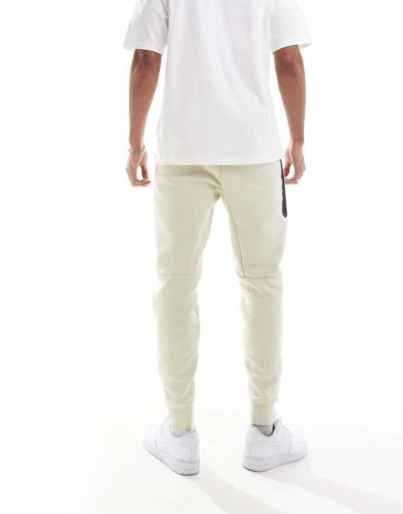 NIKE Nike Tech Fleece jogger in beige 2