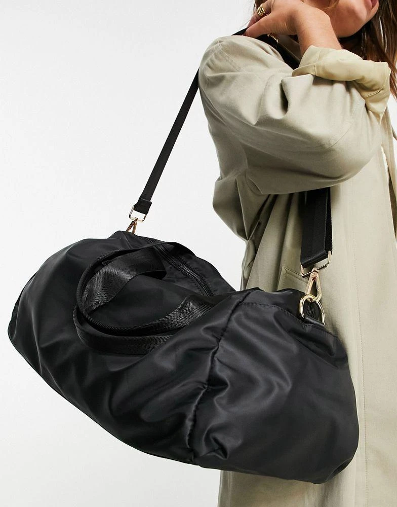 ASOS DESIGN ASOS DESIGN holdall weekend bag in black 1