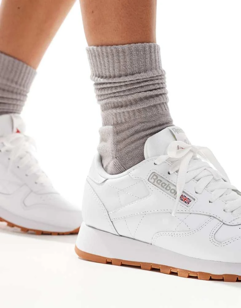 Reebok Reebok Classic Leather trainers in white with gum sole 5