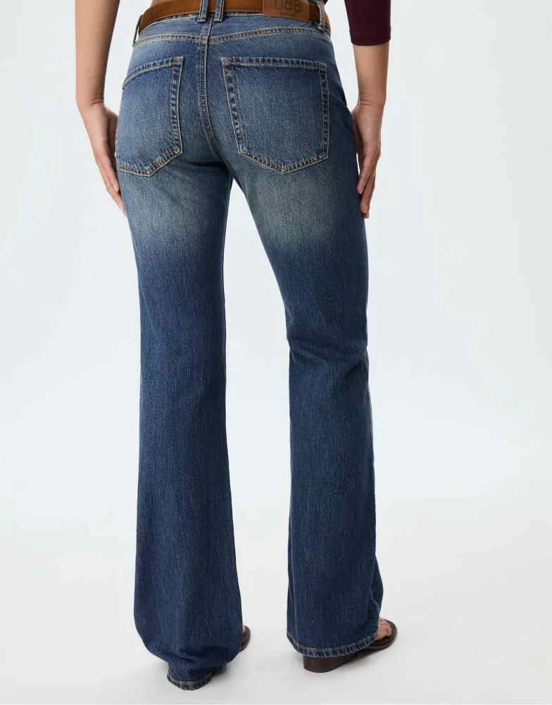 Stradivarius Stradivarius D68 boot-cut fit jeans with belt in medium denim wash 2