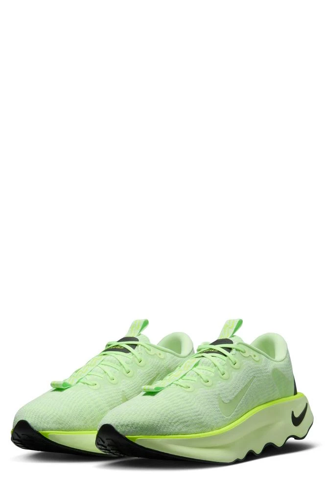 NIKE Motiva Walking Sneaker 1