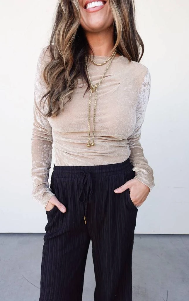 Hem 
Thread Crew Neck Velvet Bodysuit In Champagne