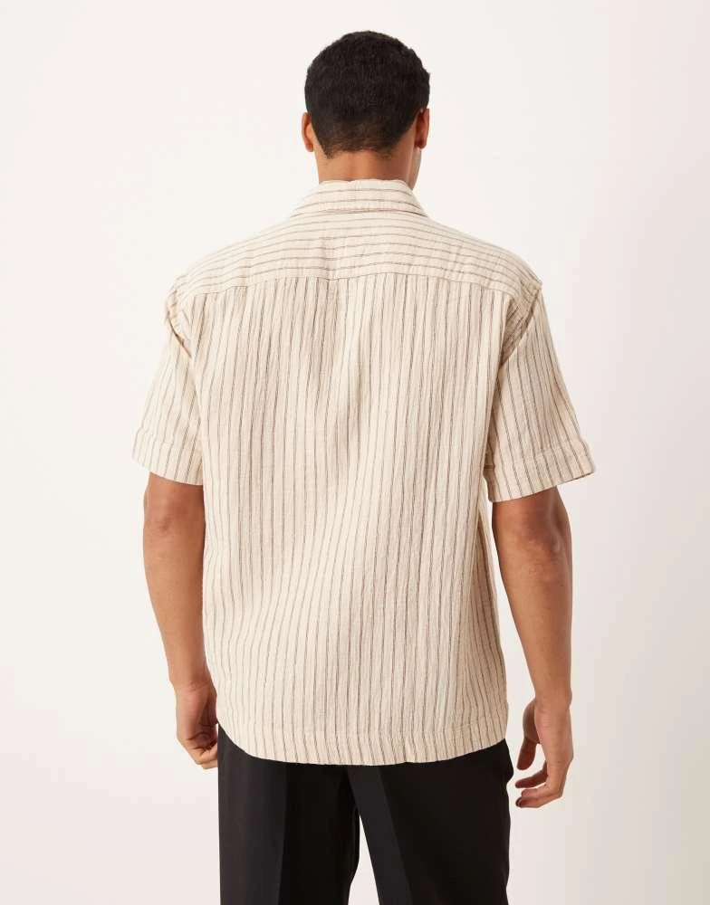 Abercrombie 
Fitch Abercrombie 
Fitch short sleeve cropped poplin shirt in beige 3