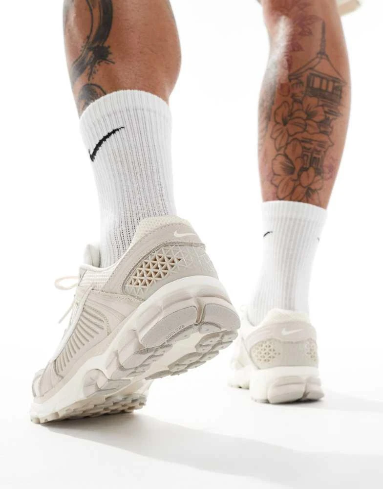 NIKE Nike Zoom Vomero 5 unisex trainers in cream 3