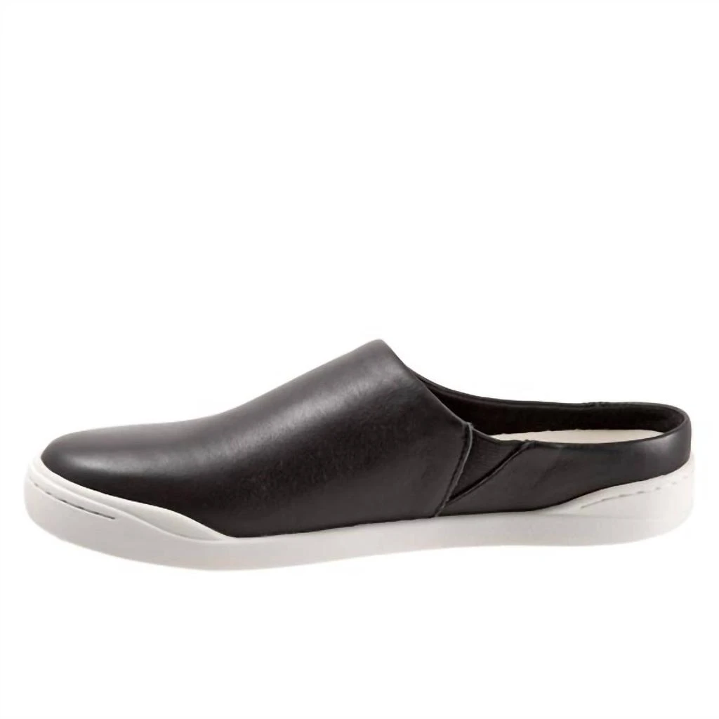 SoftWalk Women’S Auburn Clog Shoes In Black 2