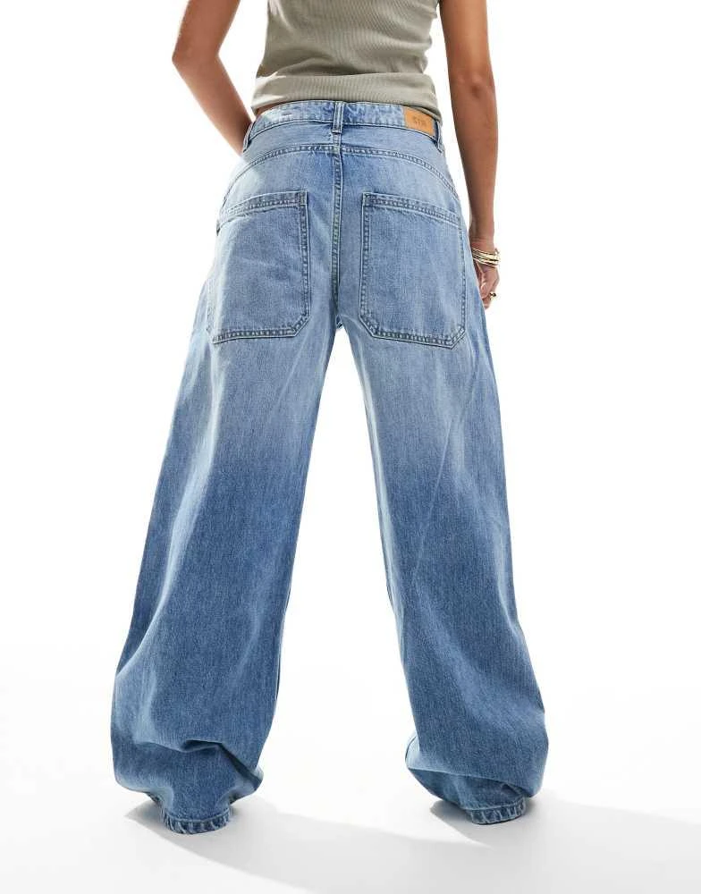 Stradivarius Stradivarius STR baggy jean in medium wash blue 4