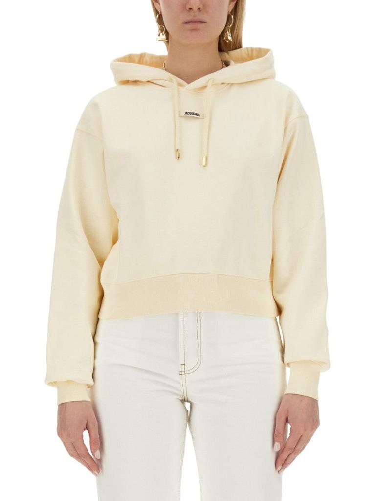 【Jacquemus】LE HOODIE CORTO◆255JS3072465 Jacquemus | Le Hoodie Corto Sweatshirt at Ekseption