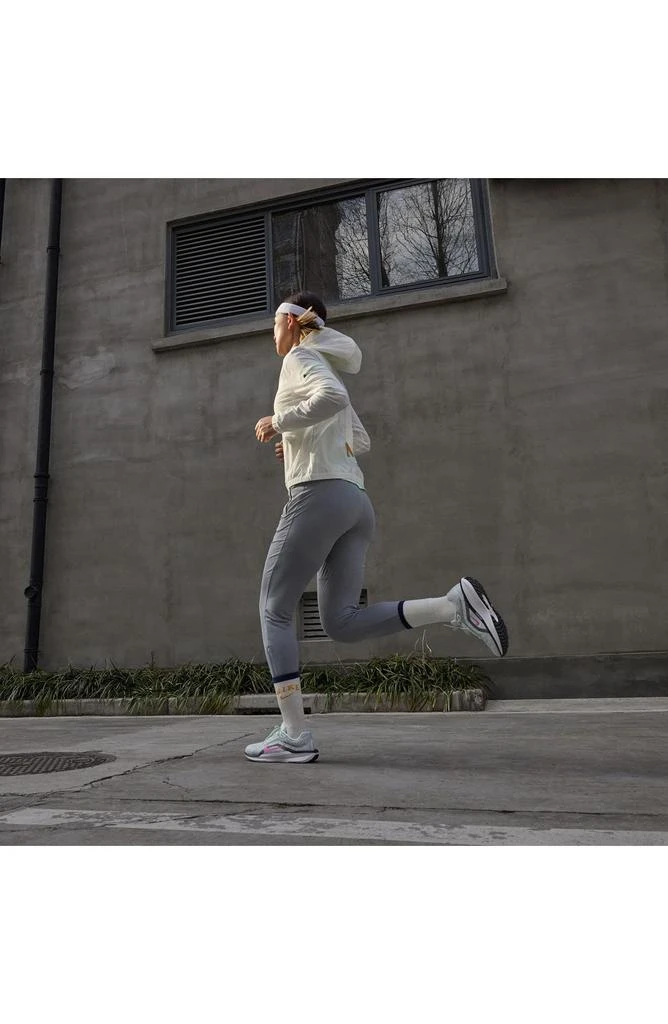NIKE Air Winflo 11 Running Shoe 7