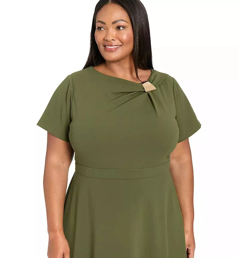 London Times Plus Size Fit and Flare Short Sleeve Dress 3