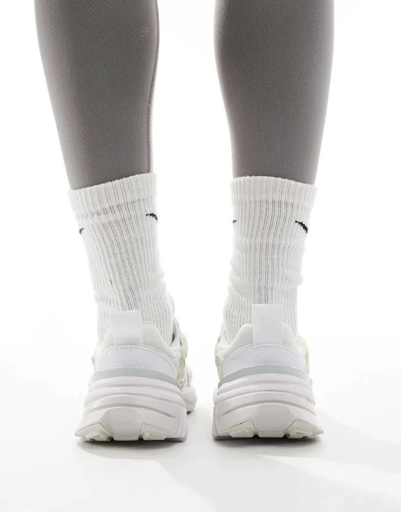 NIKE Nike V2K Run trainers in white and silver 5