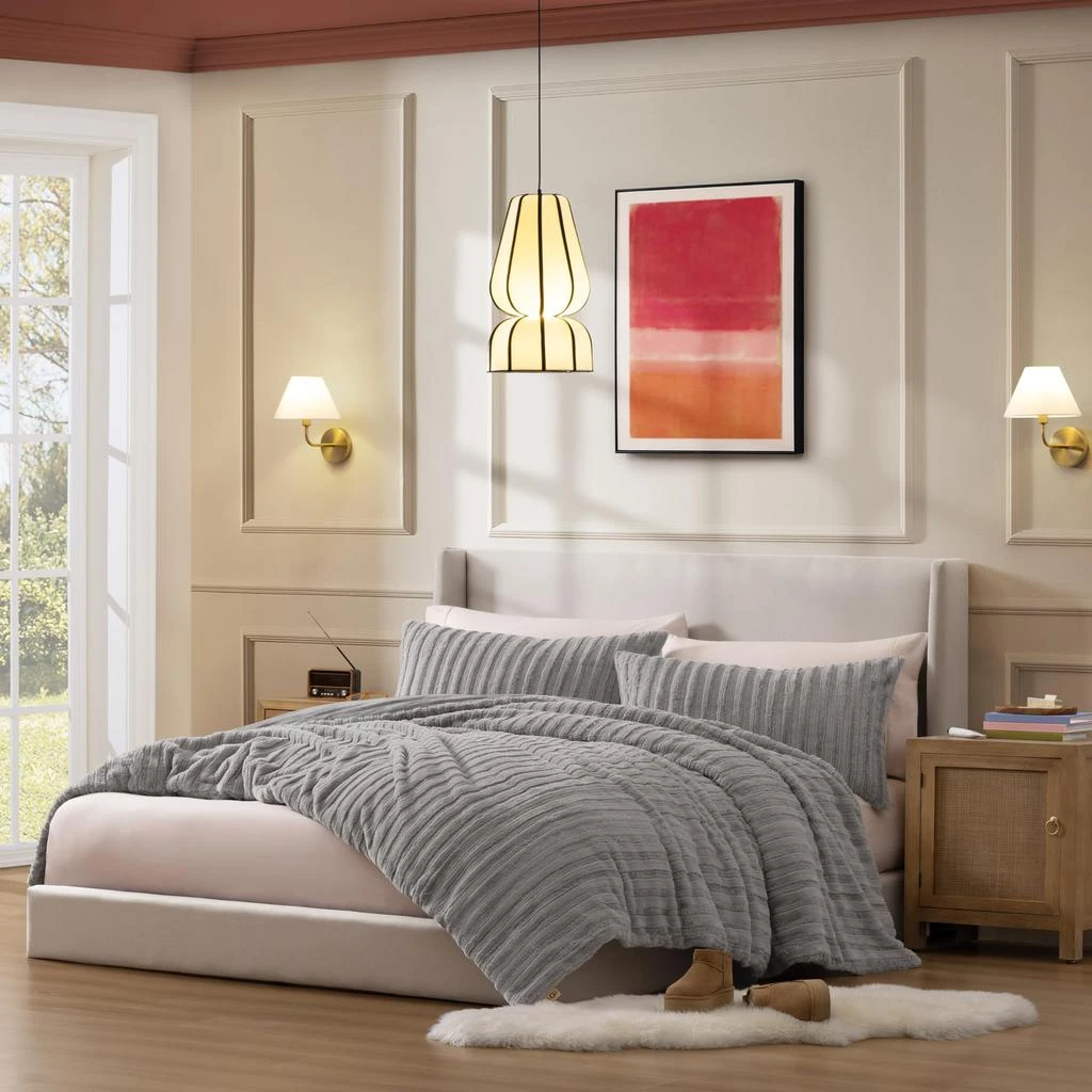 UGG UGG Kenzie Full/Queen Comforter Set with 2 Pillow Shams Plush Faux Fur Bedding Soft Warm Down Alternative Comforter Washable Hypoallergenic Fluffy Blanket Set for Bedroom, Full/Queen Size, Seal Grey 7