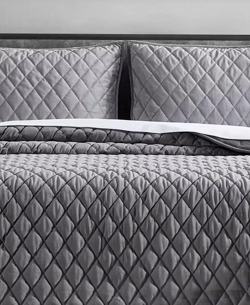 Vera Wang Diamond Velvet 3 Piece Quilt Set 3