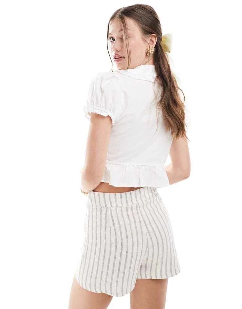 Bershka Bershka poplin peplum tie detail top in white 3