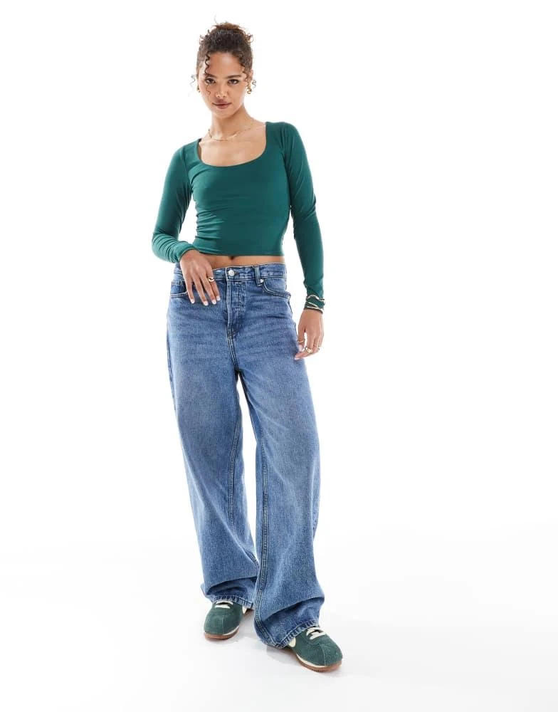 HOLLISTER Hollister scoop neck long sleeve  crop top in green 3