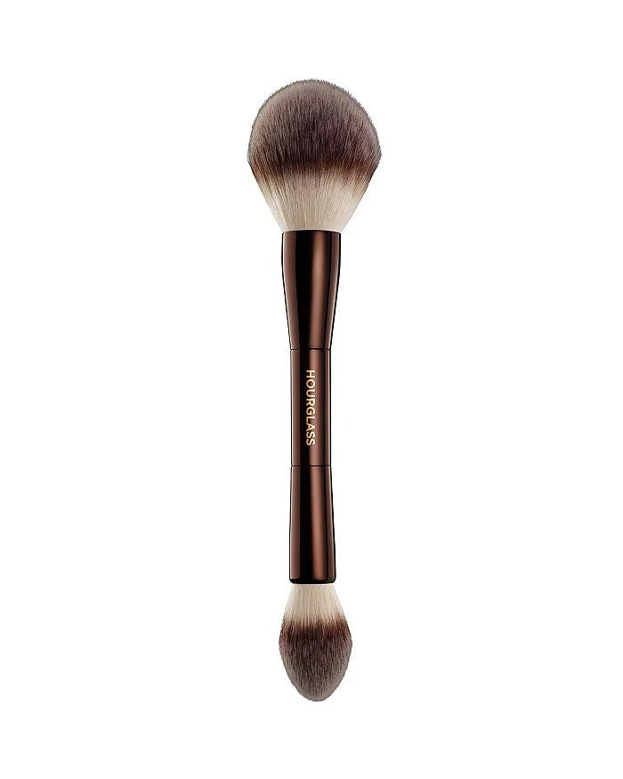 HOURGLASS Veil™ Powder Brush 1