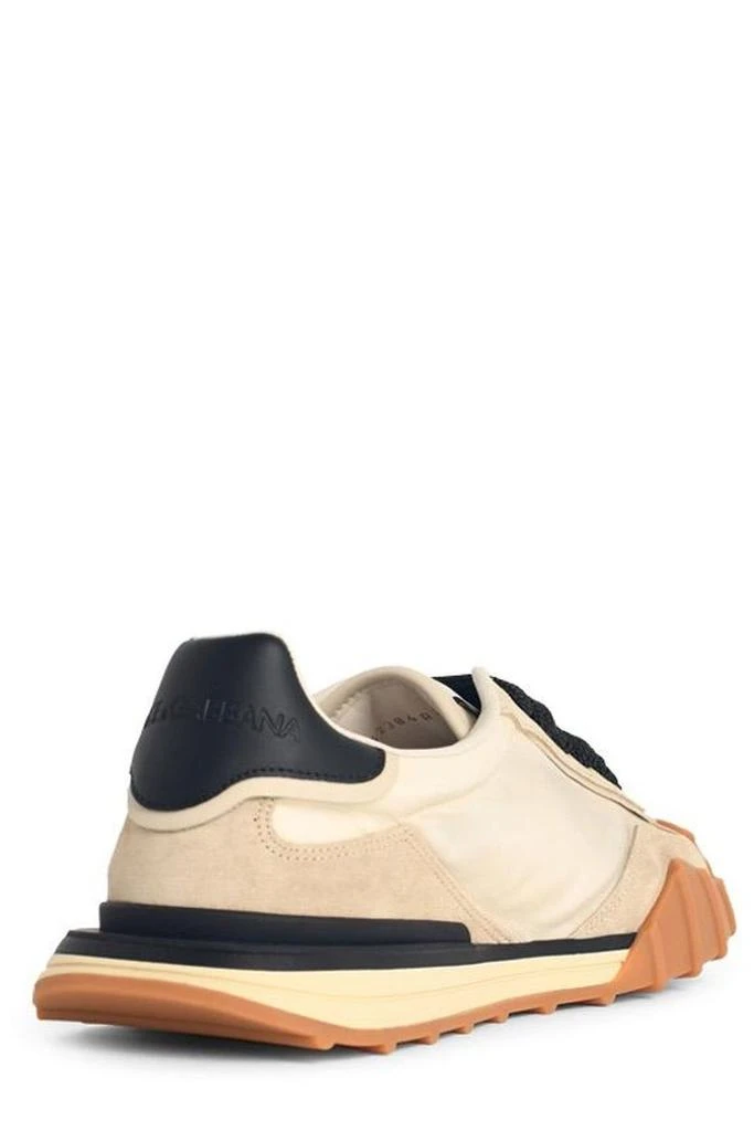 Dolce 
Gabbana Dolce 
Gabbana DG Logo Patch Sneakers 2