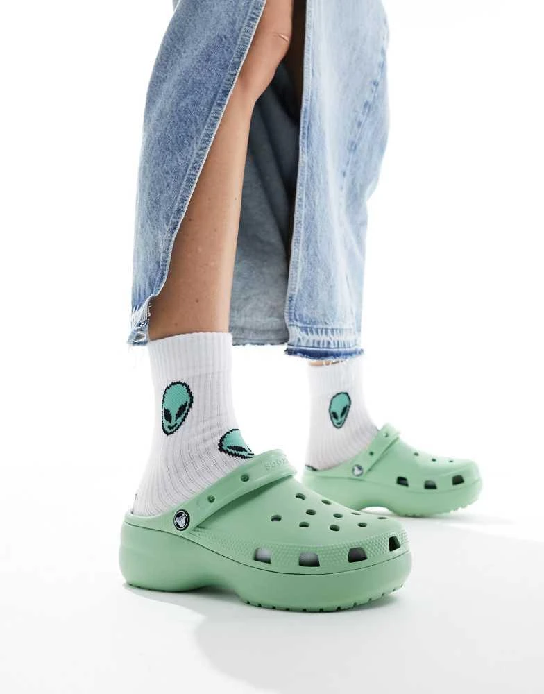 Crocs Crocs classic platform clogs in pastel green 1