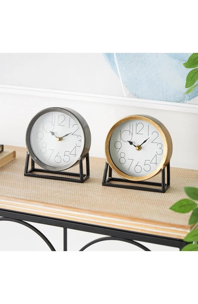 UMA Set of 2 Round Desk Clocks 9
