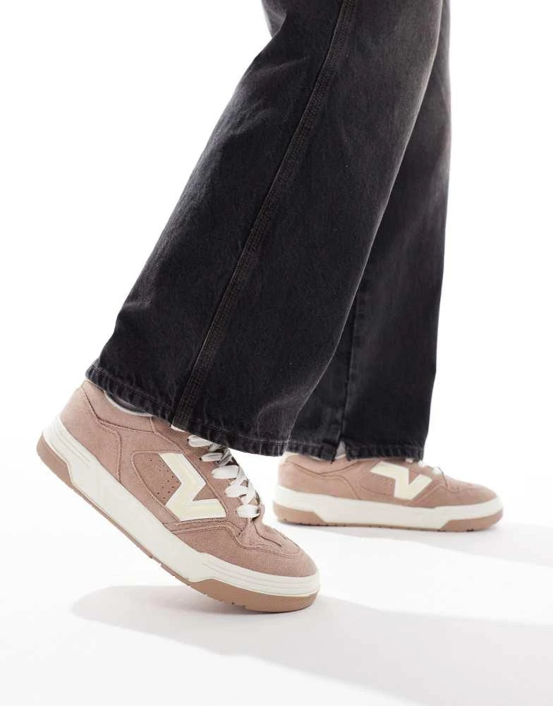 Vans Vans Upland trainers in warm taupe 4