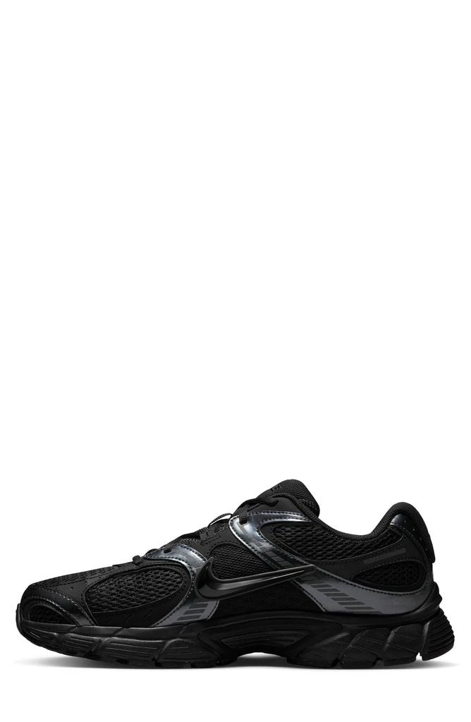 NIKE V5 RNR Sneaker 6