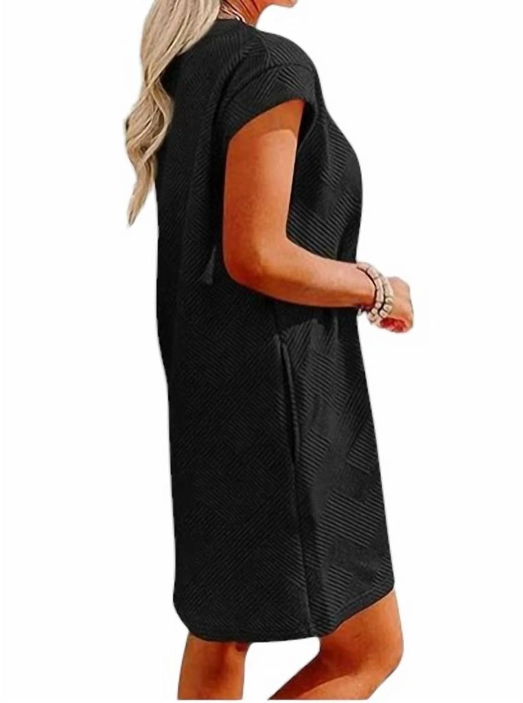 entro Textured Round Neck Dress In Black 2