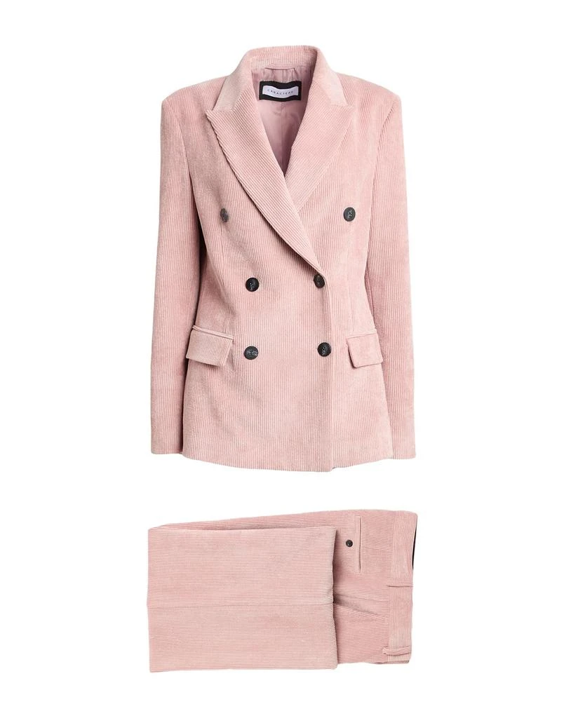 CARACTÈRE Suit 1