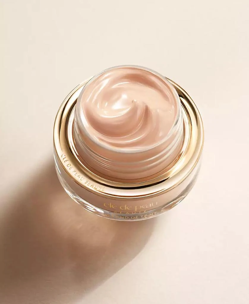 Cle de Peau The Foundation SPF 22 11