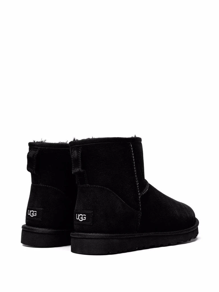 UGG Man Classic Mini Boots 4