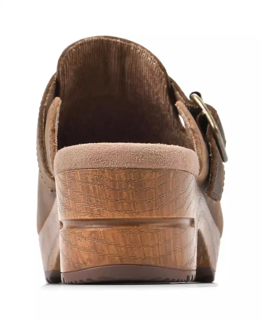 White Mountain Women's Behold Clogs 5