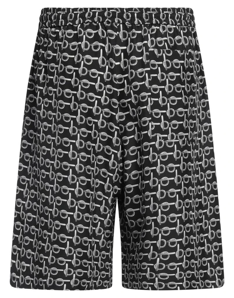 Burberry Shorts
Bermuda 2