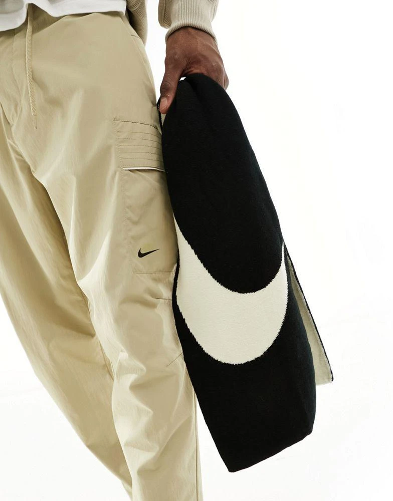 Nike Nike reversible swoosh scarf in black and off white 3