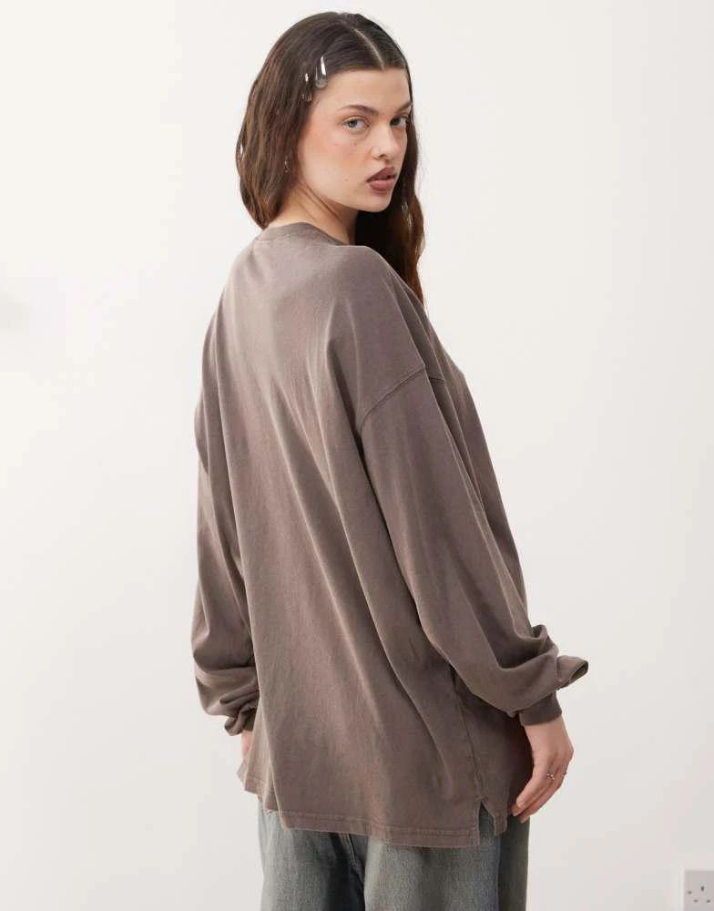 Weekday Weekday Lindy super oversized long sleeve t-shirt in mole 4