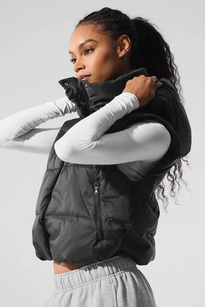Alo Gold Rush Puffer Vest - Black - Gilets - Free Shipping - BeyondStyle