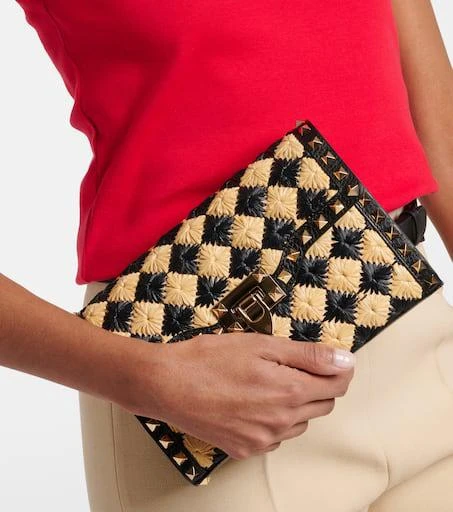 Valentino Rockstud Small raffia-effect shoulder bag 2