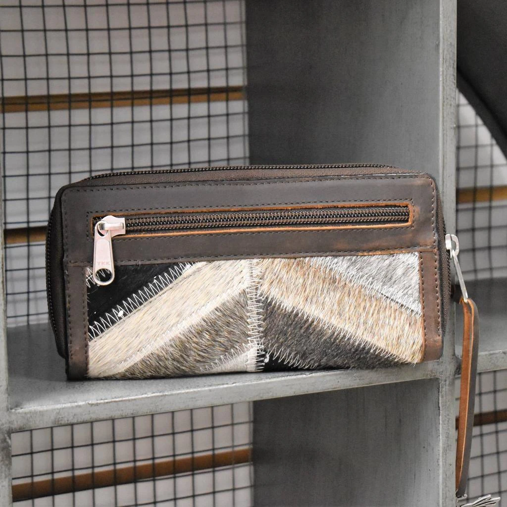 M&F Western M&F Western - Women
s Miss Chevron Cowhide Wallet 3