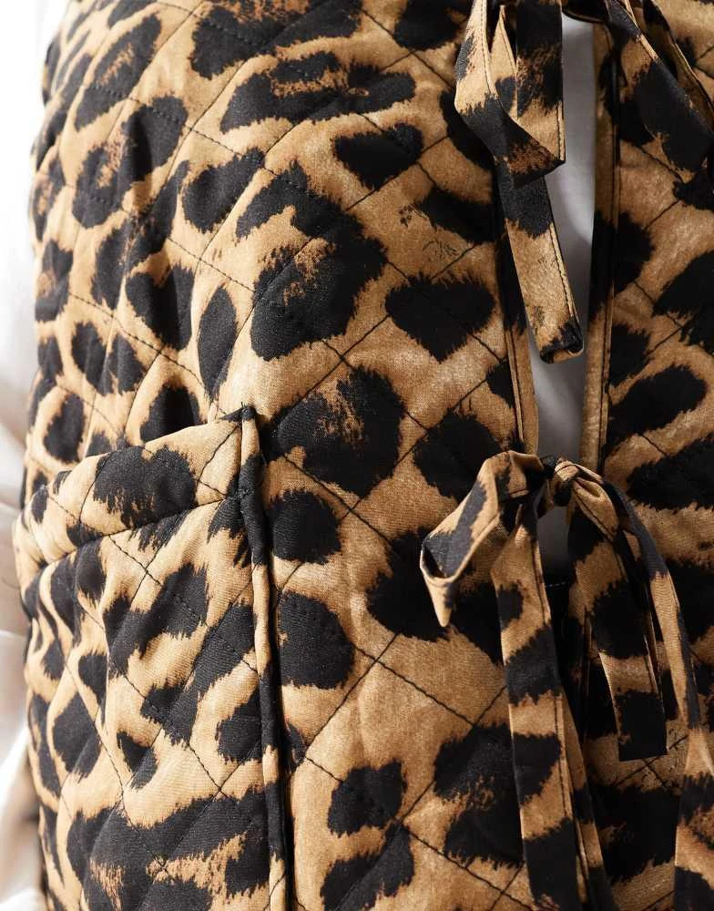 ONLY Curve ONLY Curve quilted gilet in leopard print - BROWN 3