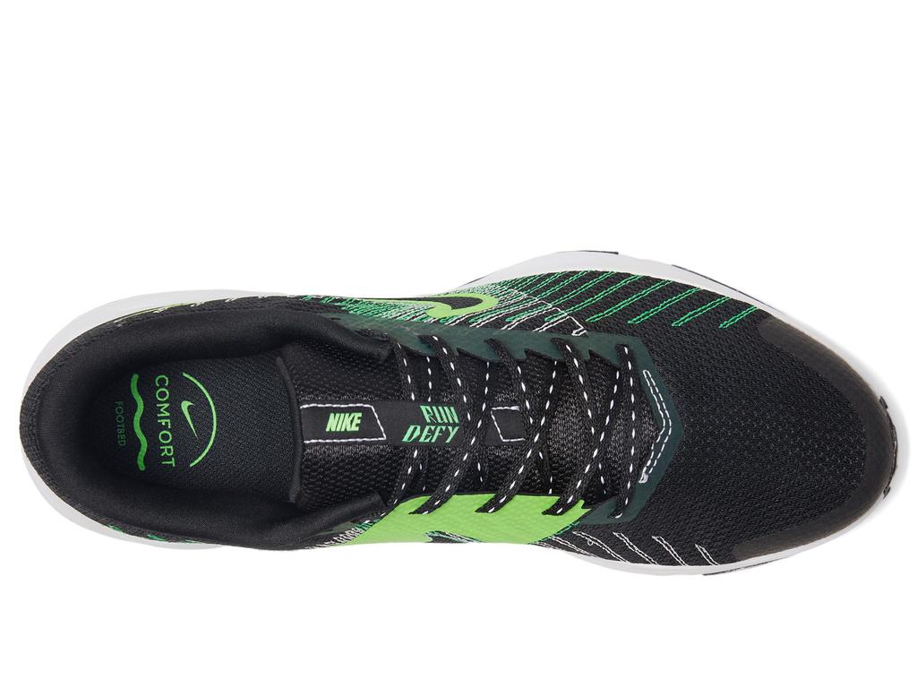 NIKE Defy