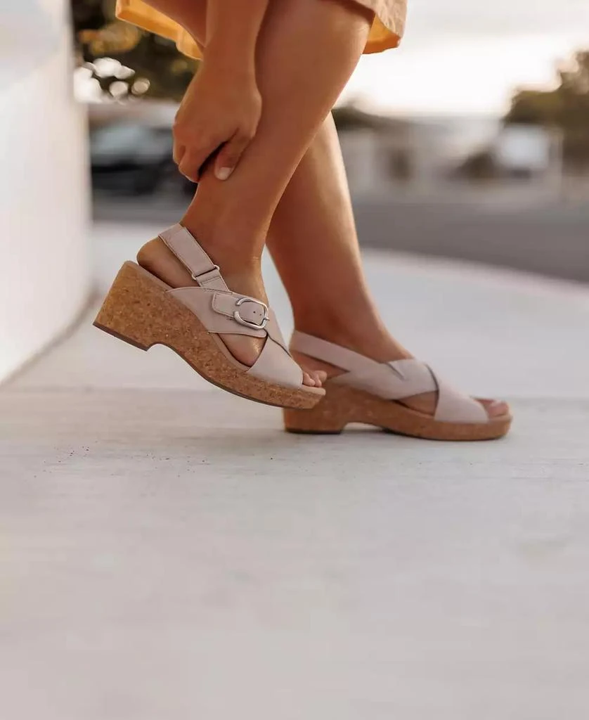 Clarks Women's Giselle Dove Wedge Sandals 7
