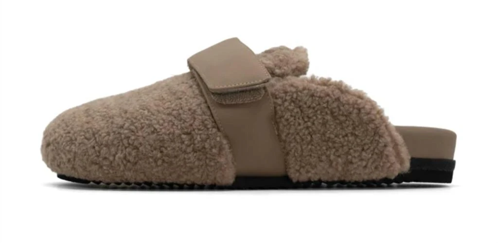 ROAM Women
s Fuzzy Loafer Mule In Oat