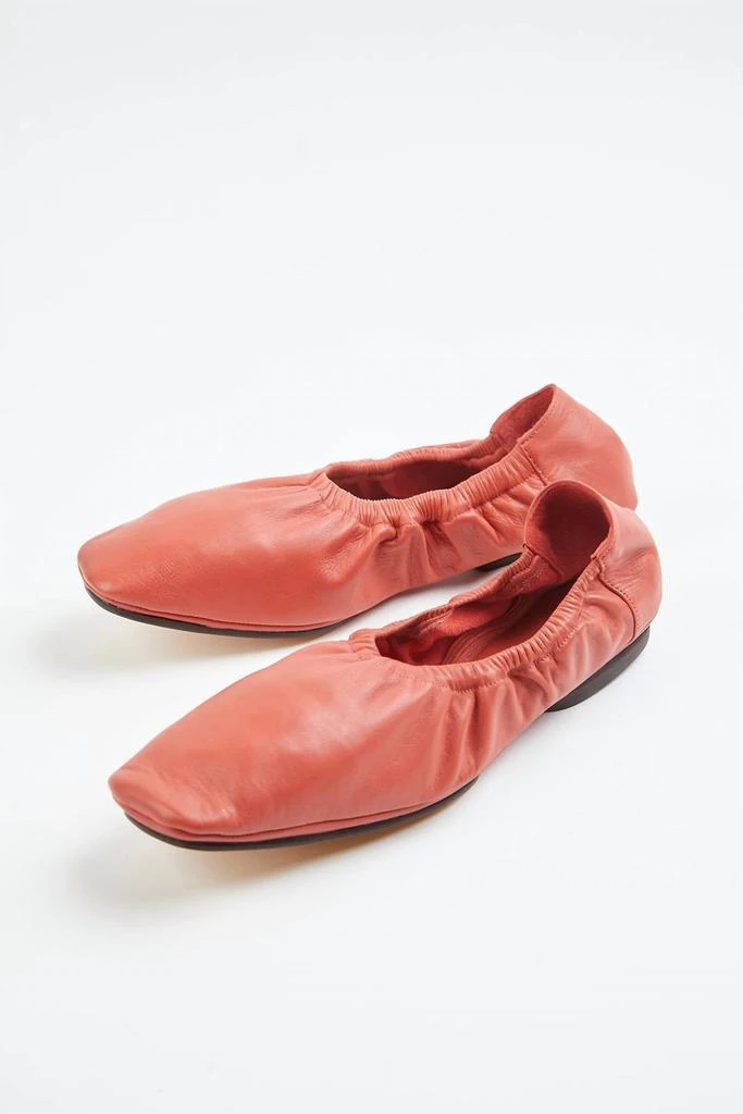Mari Giudicelli TRAVEL BALLERINA 1