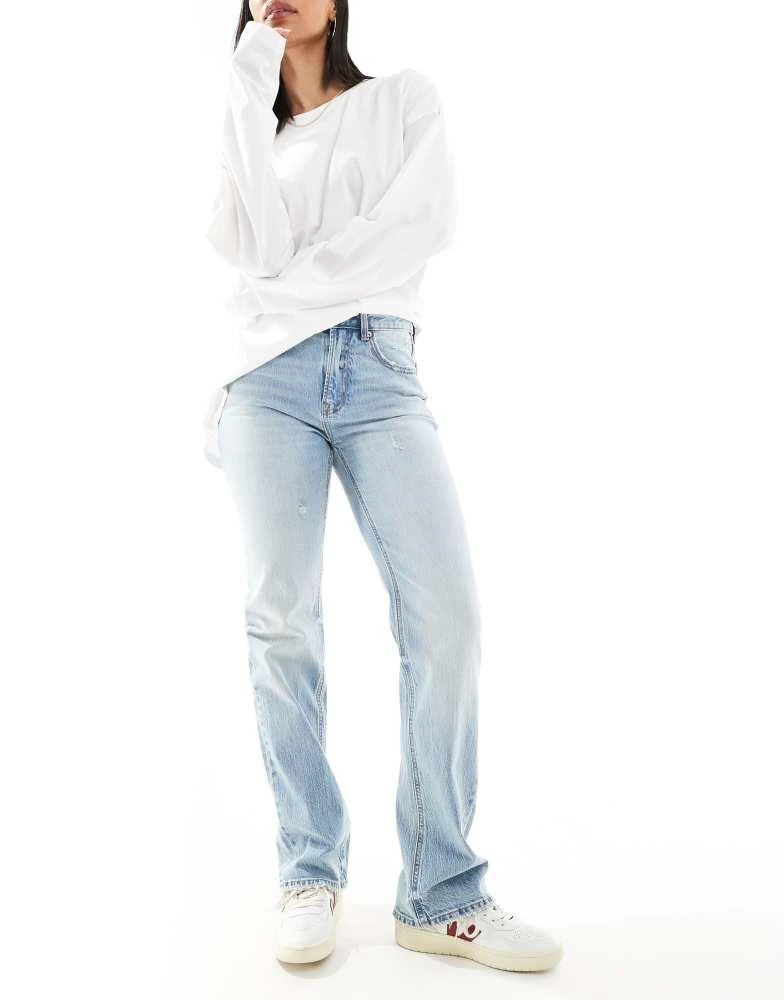 Stradivarius Stradivarius D98 straight leg jeans in light blue wash 1